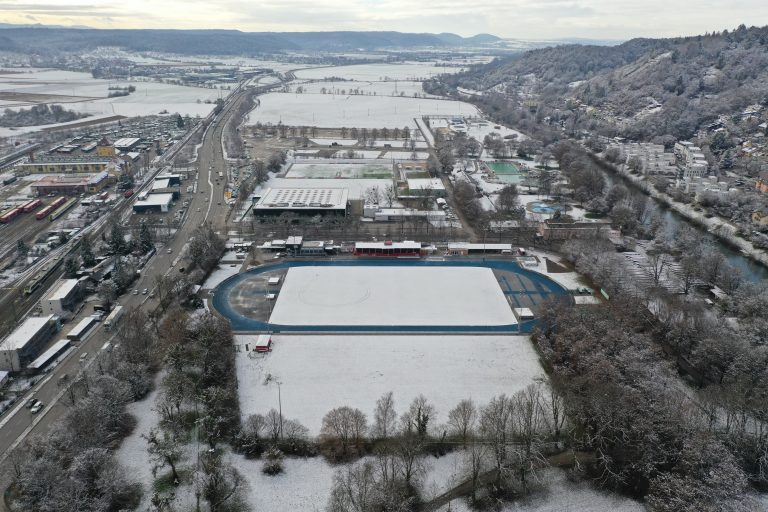 Stadion im Schnee